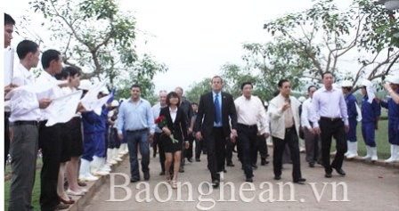 Phó Thủ tướng Lào tiếp tục thăm các địa phương Việt Nam - ảnh 1